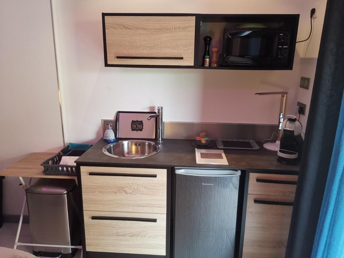 Hostal 170 Room 16 Service Appartement Le Tampon Bagian luar foto