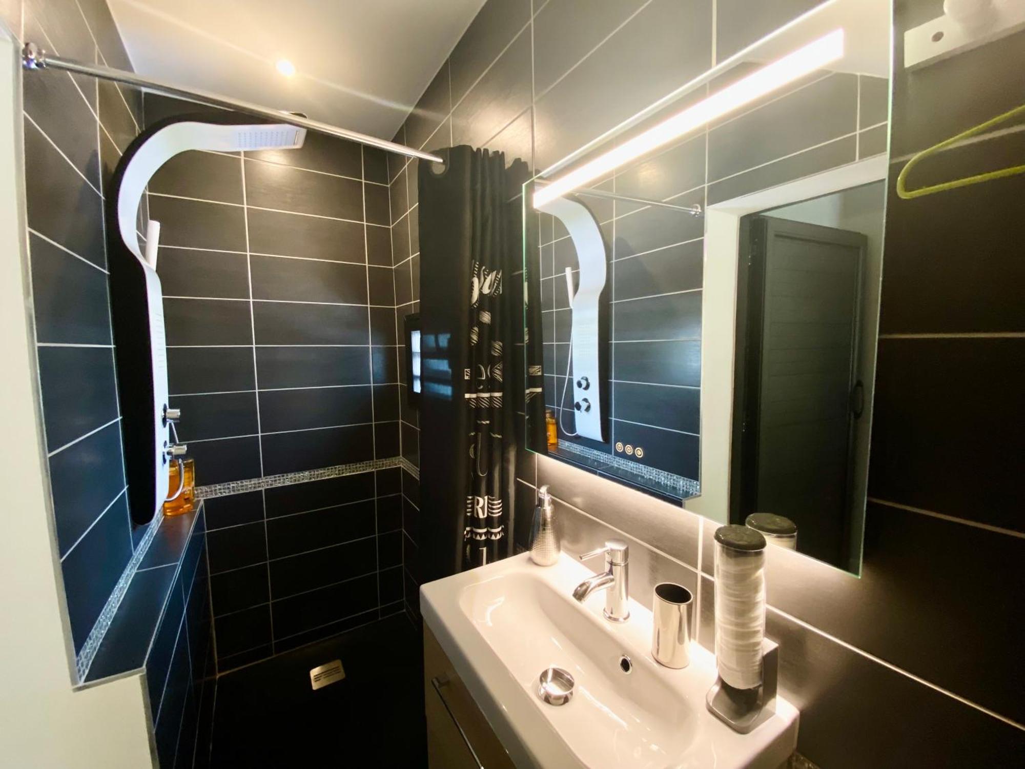 Hostal 170 Room 16 Service Appartement Le Tampon Bagian luar foto