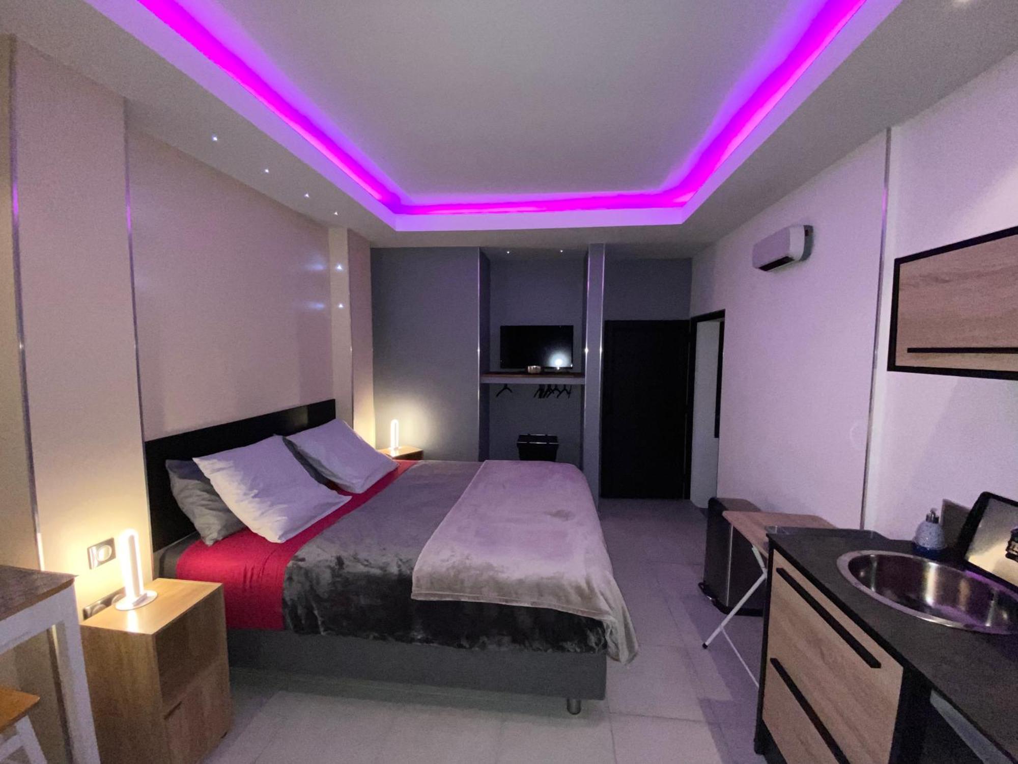 Hostal 170 Room 16 Service Appartement Le Tampon Bagian luar foto